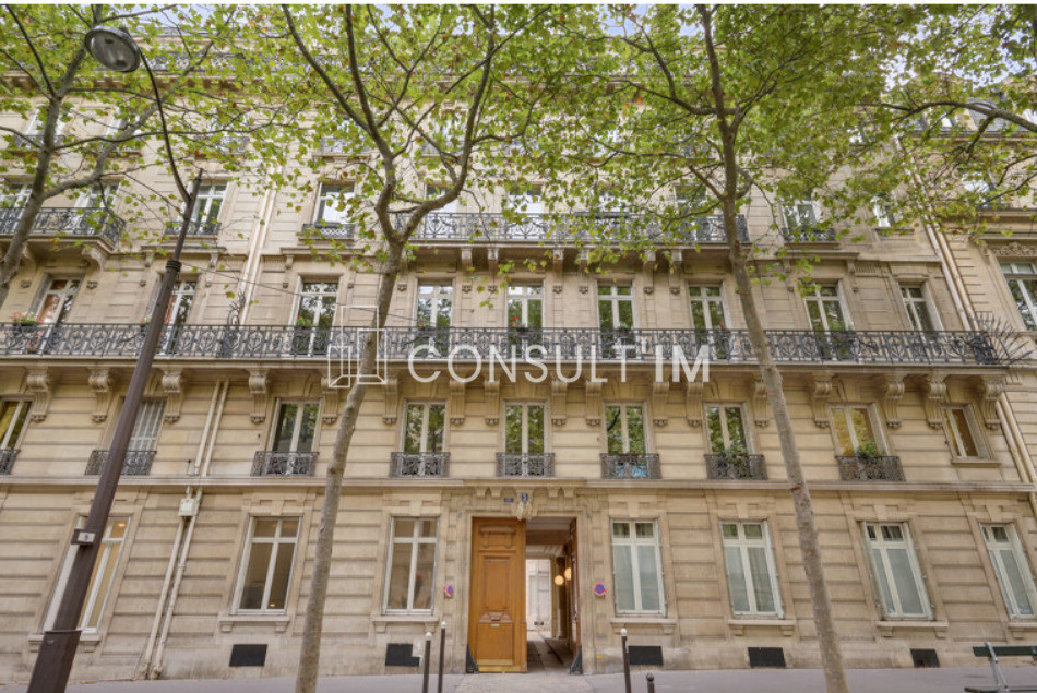 A louer bureaux renovés et climatisés dans le QCA