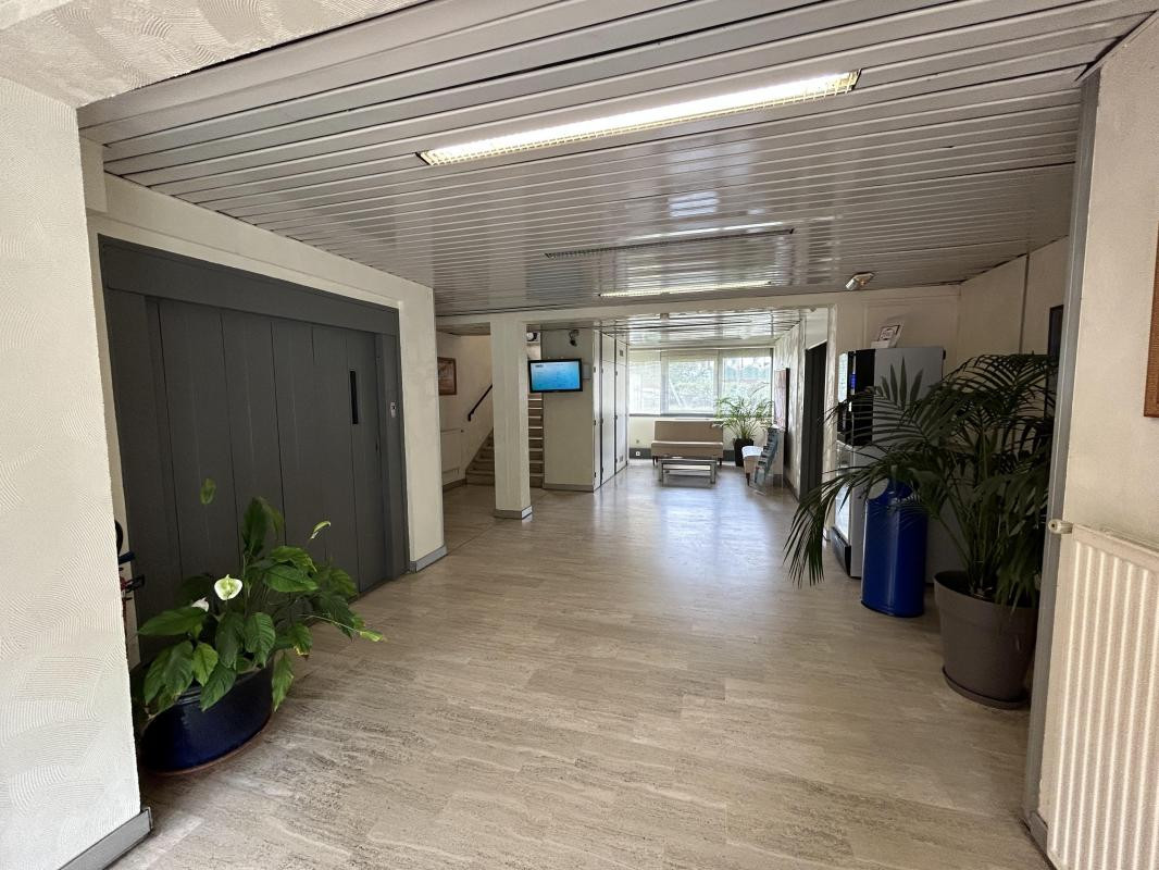 Location - Bureau - 135 m² - 20 655 €/an HC HT -