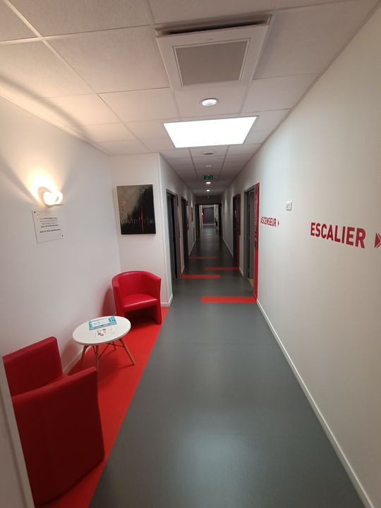 A CHARNAY-LES-MACON LOCAL/BUREAU DE 46.14 M²