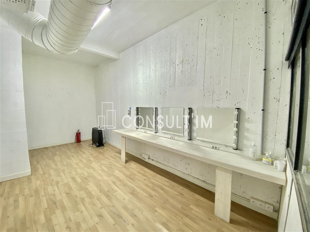 A proximité du centre-co SO OUEST, à louer un local  de 277m² avec une belle HSP