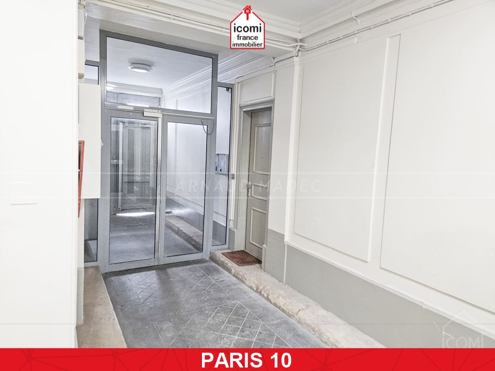 PARIS - Paris 10 (75010) - A VENDRE - LOCAL A USAGE MIXTE DE 40M² AVEC COIN CUISINE ET SDE/WC AMENAGE - BELLE HAUTEUR SOUS PLAFOND - VITRINE AVEC RIDEAU SECURITE