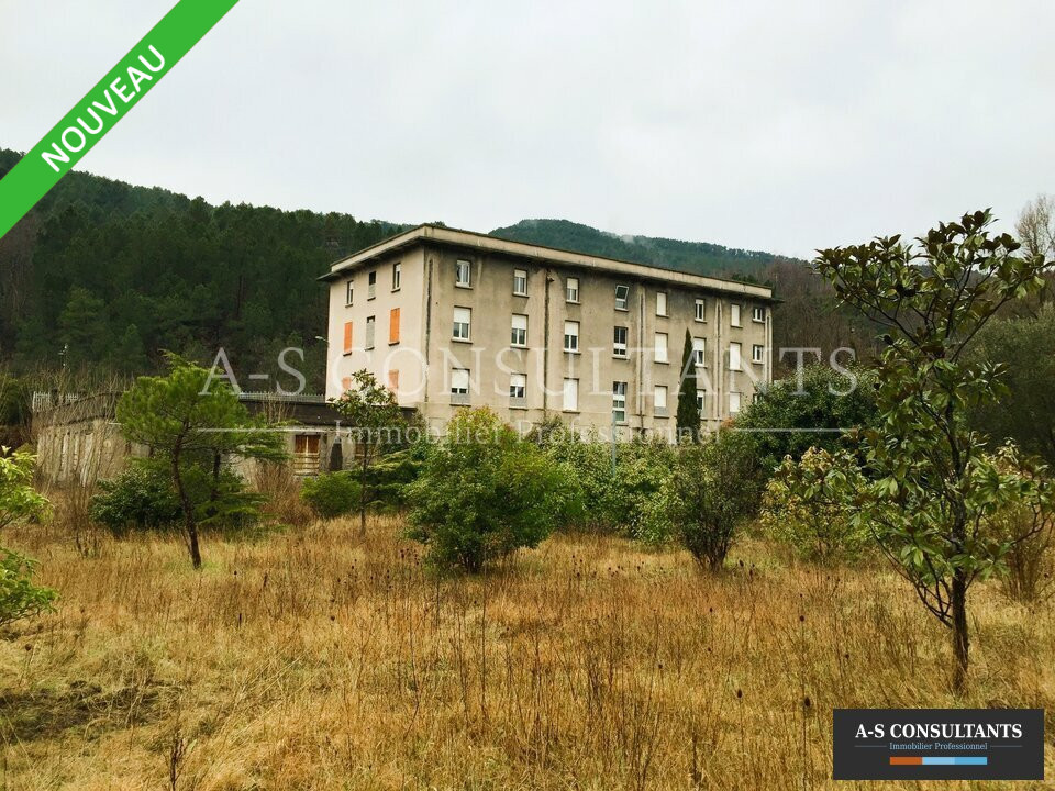 LOCAL COMMERCIAL - DOMAINE A VENDRE