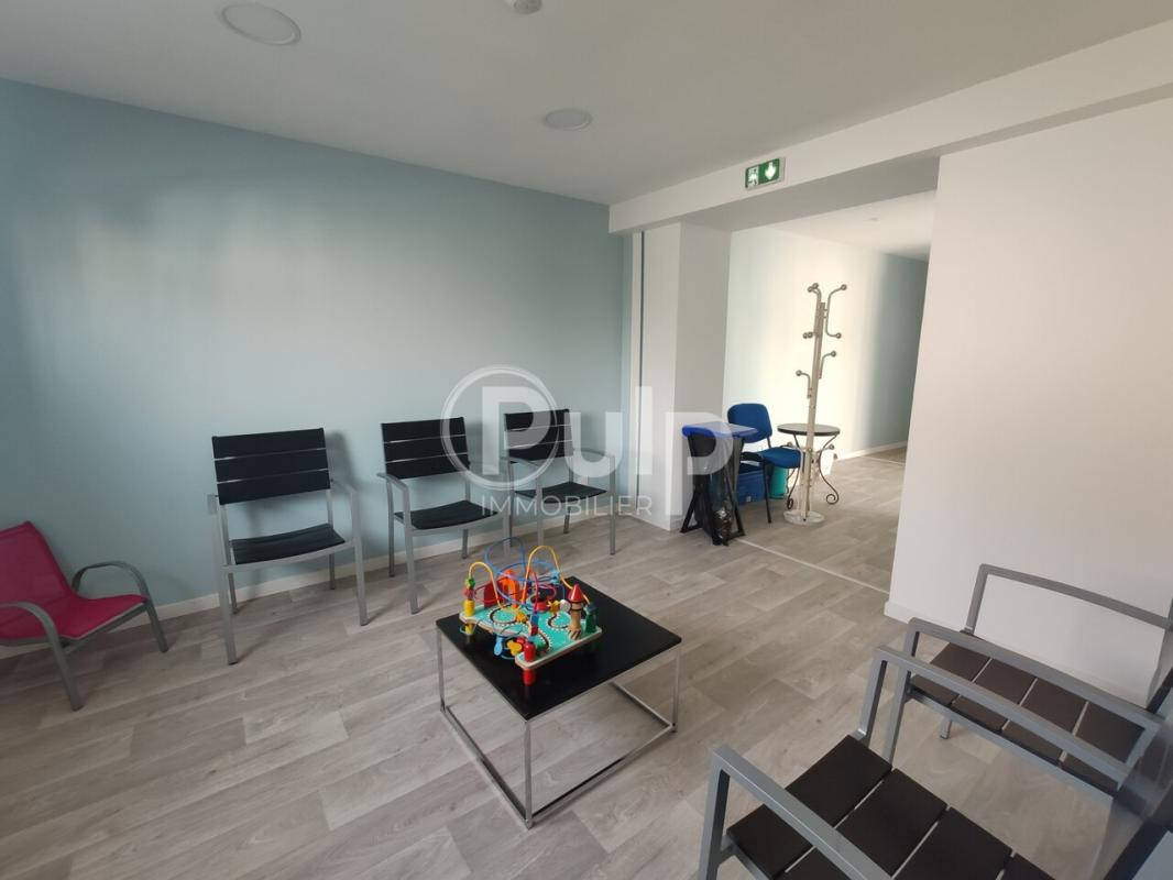 UNIQUE ET MAGNIFIQUE BUREAU POUR MEDICAL OU PARAMEDICAL refait à neuf avec de belles prestations