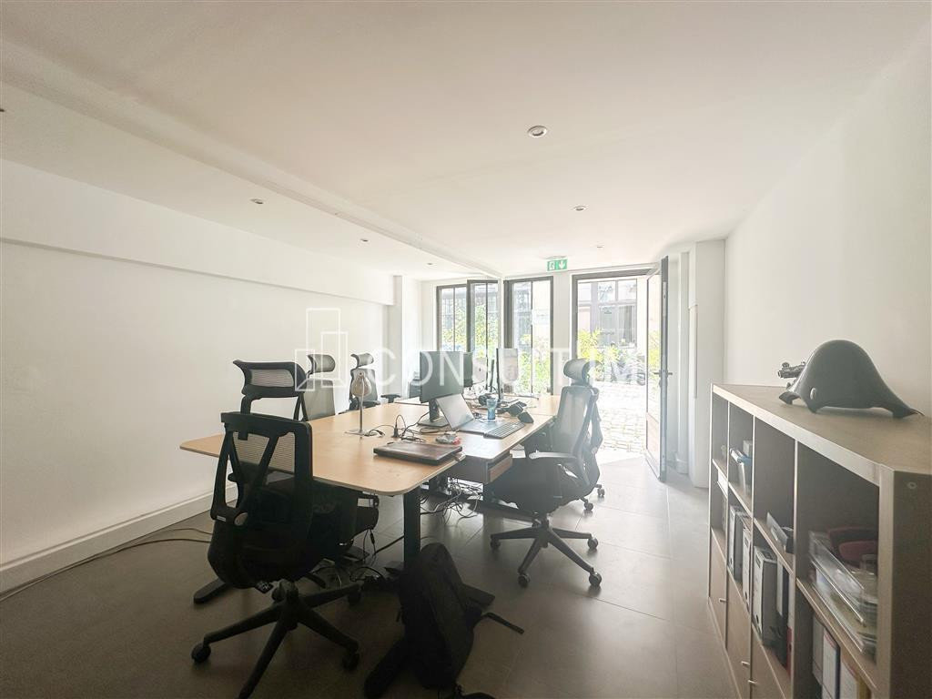 Bureaux en duplex type loft avec pierres et poutres apparentes
