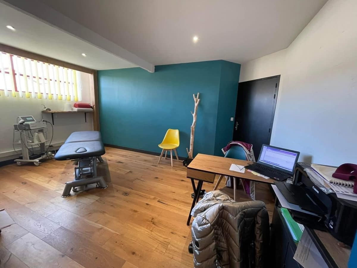 Bureau 18m2 très lumineux Espace Santé & Sport Saumur Balzac