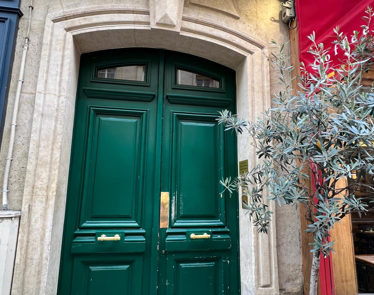 PARIS 16ème (Victor-Hugo) : salle de17m2 à louer dans un cabinet pluridisciplinaire pour professionnels de santé