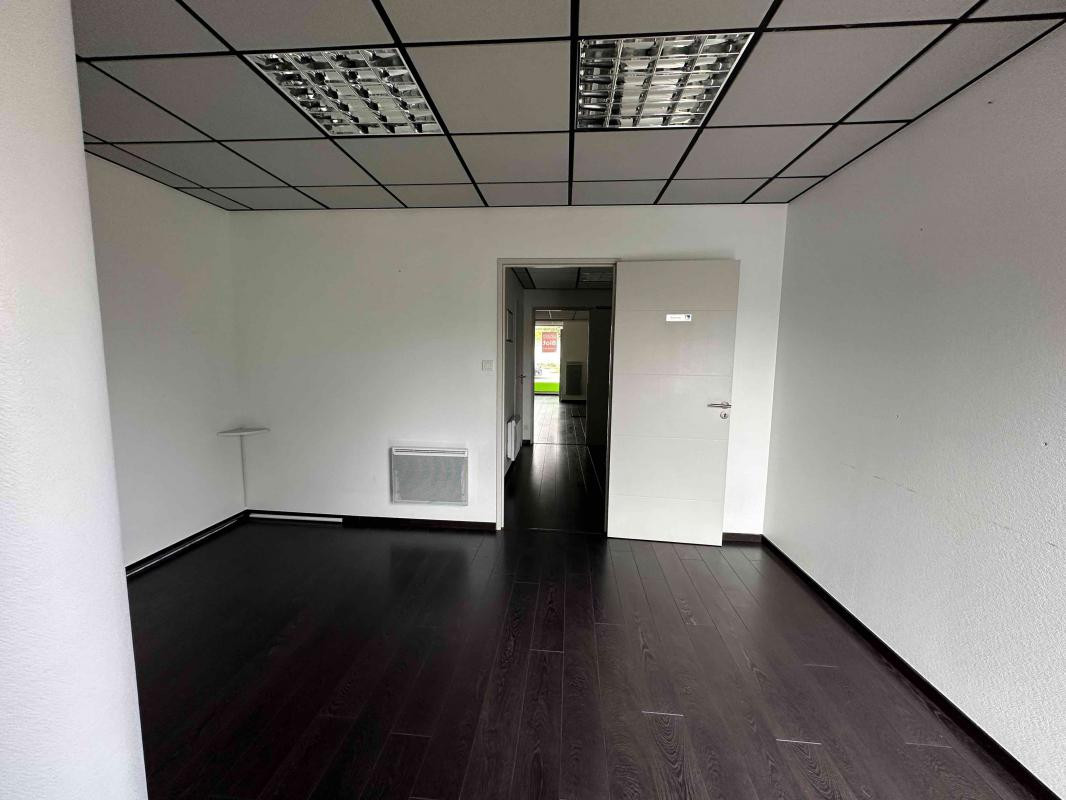 REZE-LES SORINIERES / Local commercial (Bureau / Commerce)