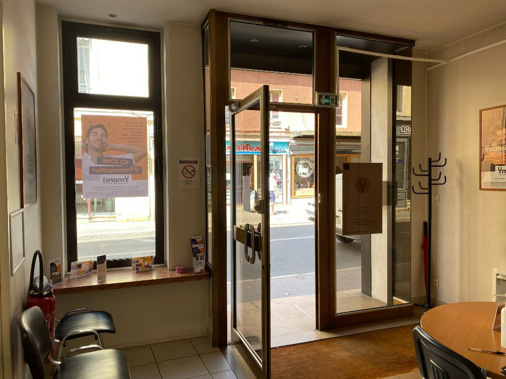 A LOUER - LOCAL COMMERCIAL / BUREAUX