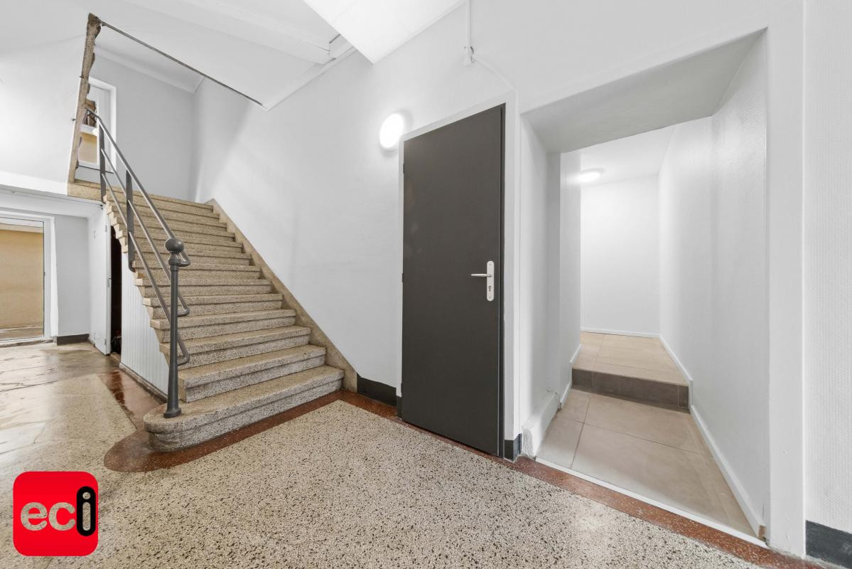 INVESTISSEUR : Lot de 5 logement + double gge, cour et cave