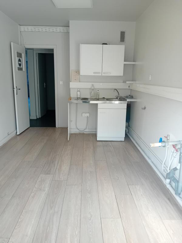 SANS FRAIS - LOCAL 97m² MICHELET PRADO