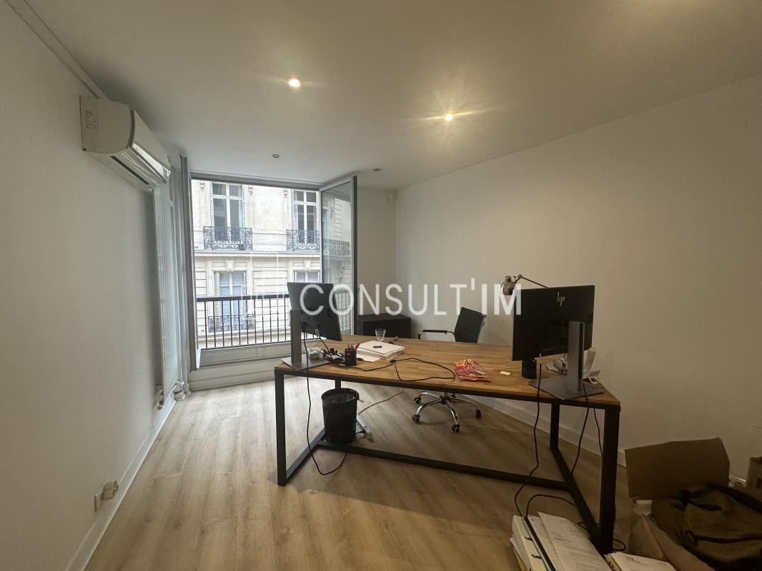Bureaux de 110m² à louer dans un immeuble d'angle