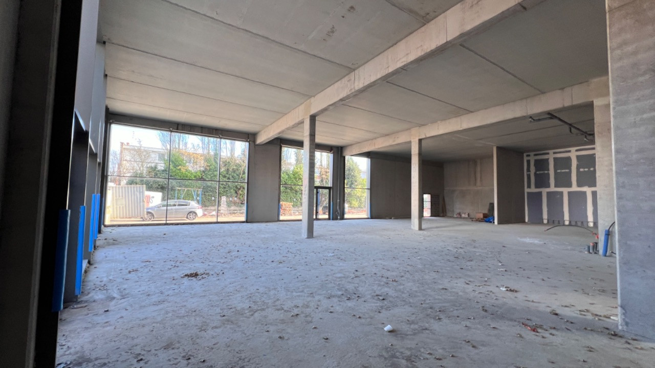 Cellule commerciale divisible de 200m2