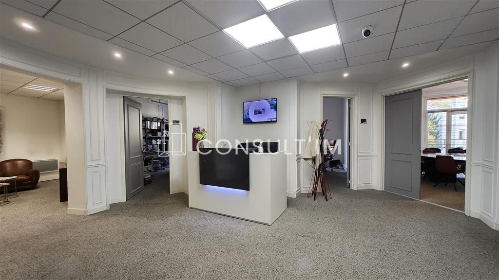 A toute proximité de la Place de l'Etoile, plateau de bureaux à louer de 472 m² au 1er étage