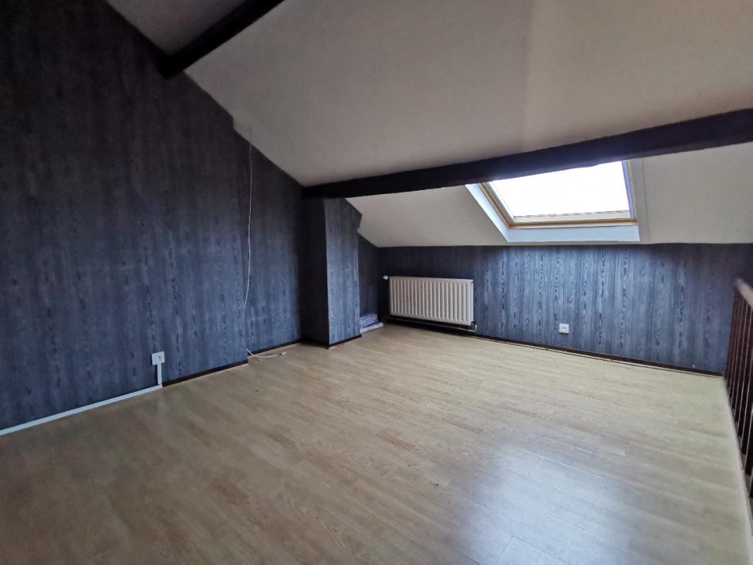 IMMEUBLE COMPOSE D'UN LOCAL COMMERCIAL ET D'UN APPARTEMENT