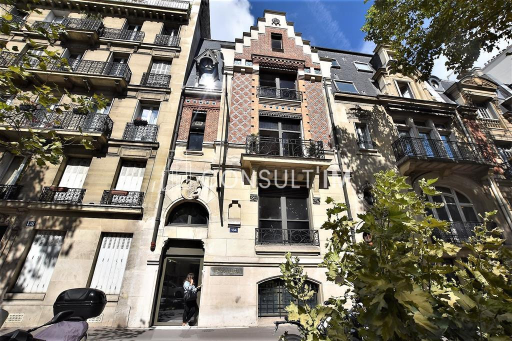 Bureaux en cours de rafraichissement en bail dérogatoire