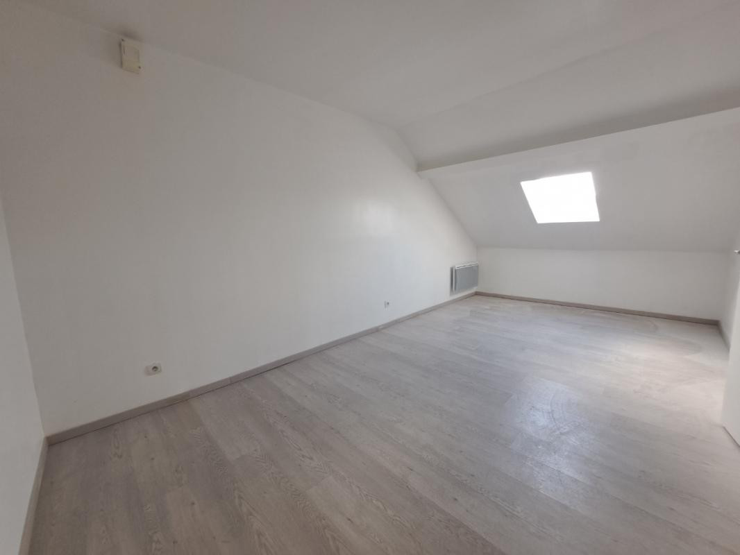 Ensemble Immeuble avec local commercial et deux appartements