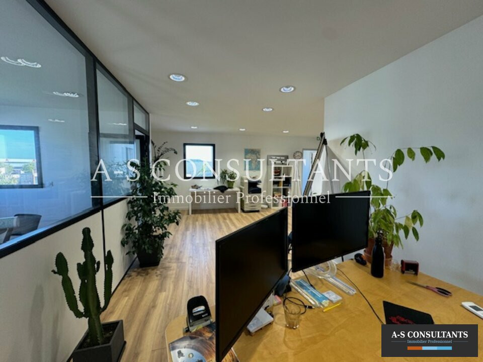 BUREAUX/ LOCAL COMMERCIAL A VENDRE