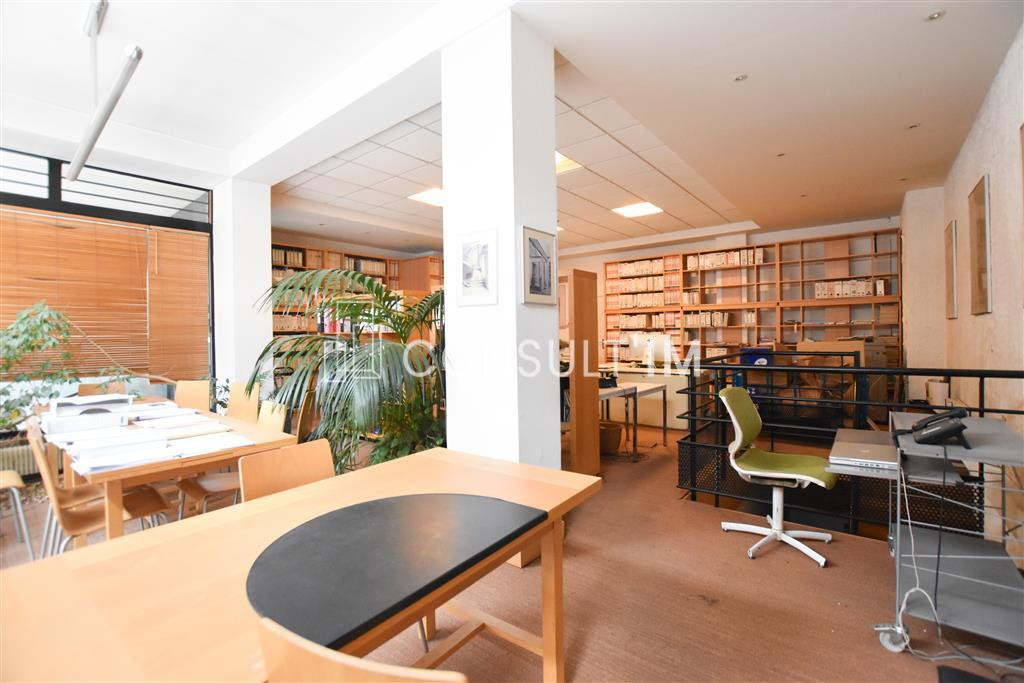 Boutique à vendre avec une belle hauteur sous plafond