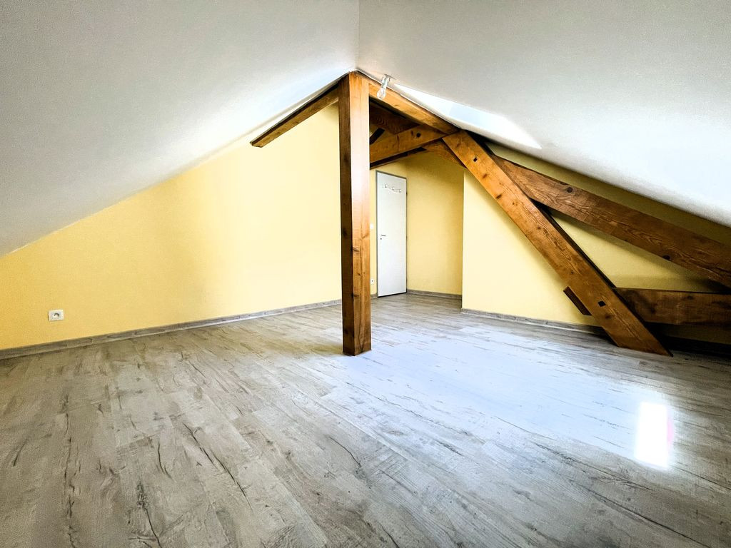 Propriété composée de 4 appartements + Terrain + Garage