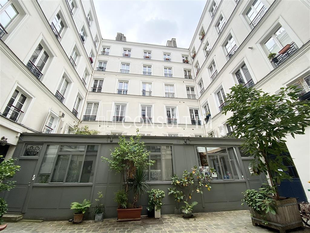 Bureau au calme sur cour avec verrière secteur Arts et Métiers / République