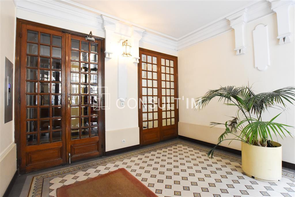 Bureaux à vendre à la lisière du 7eme arrondissement