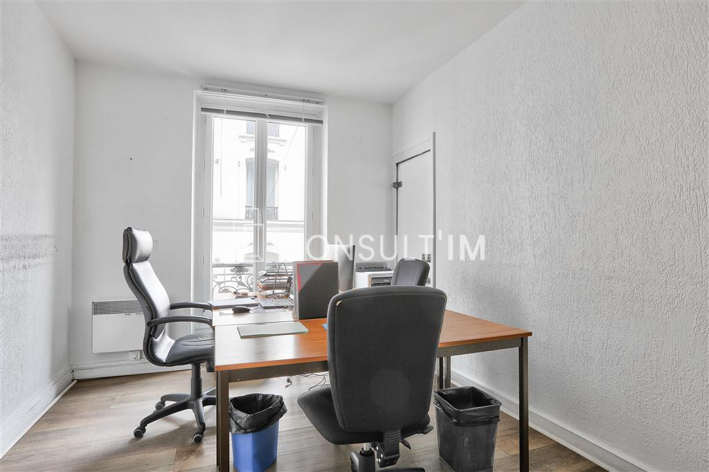 bureaux à louer avec balcon filant