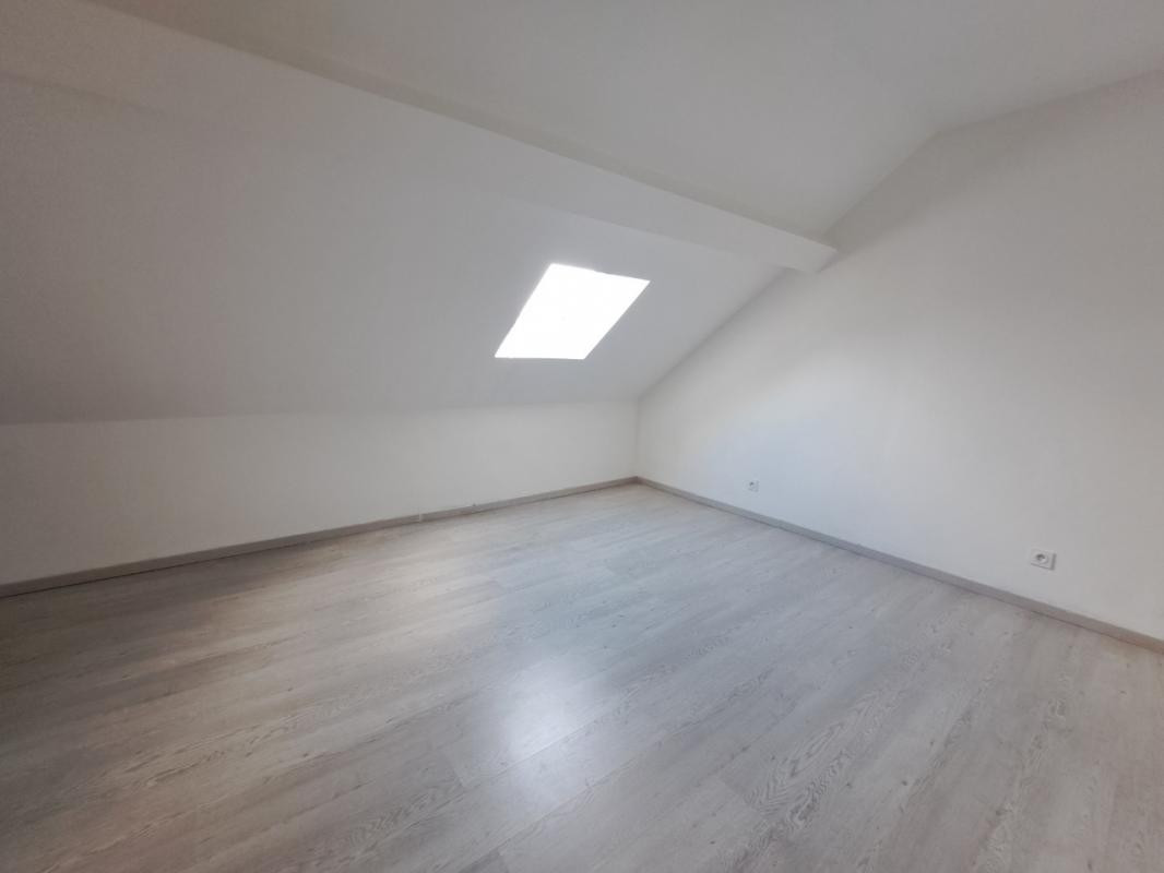 Immeuble de rapport un local et deux appartements