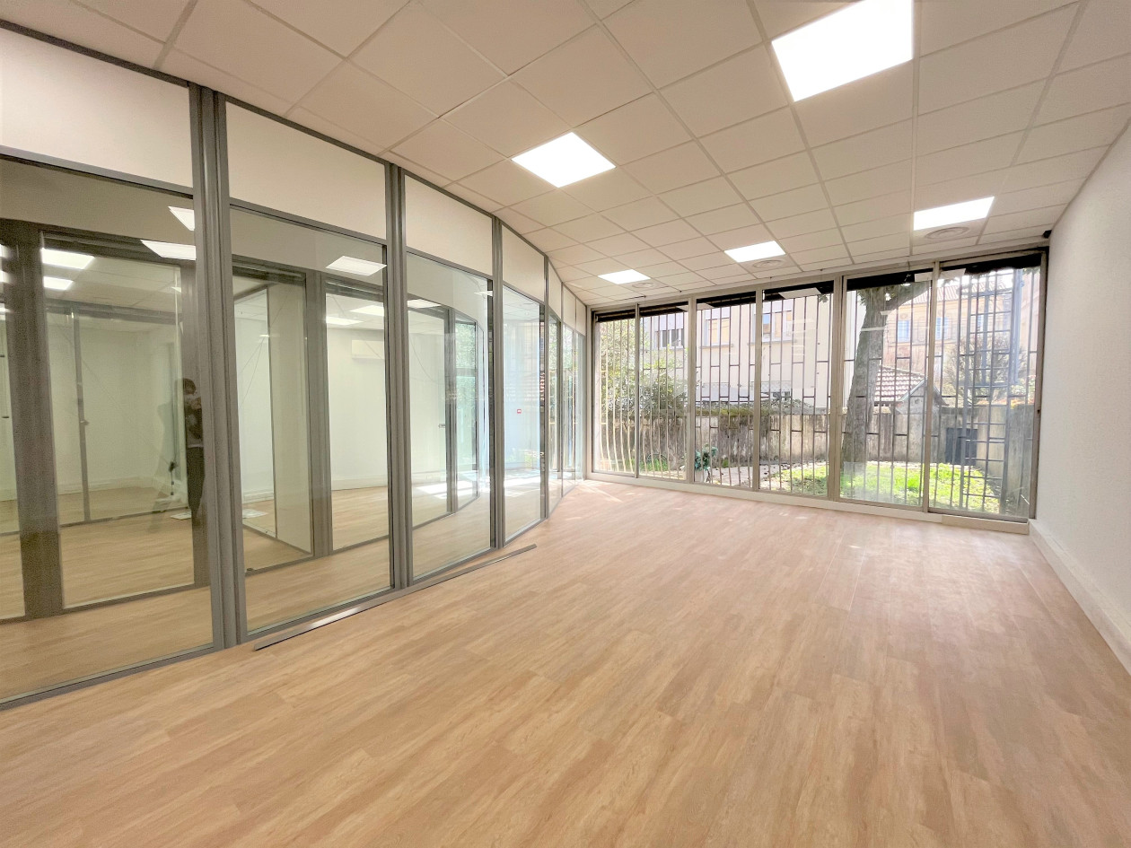 AGEN CENTRE BUREAUX RÉNOVÉS CLIMATISÉS 260 M² JARDIN 80 M²