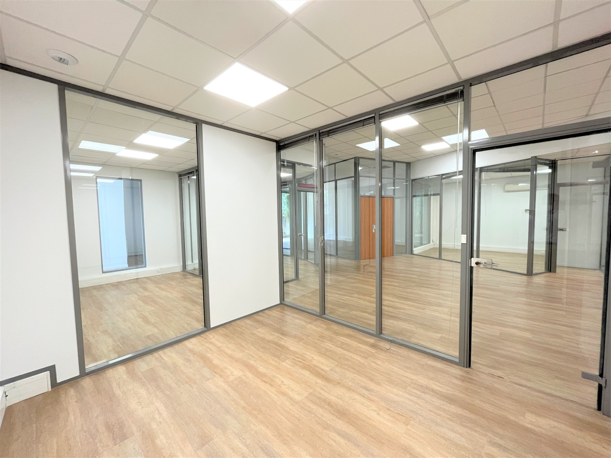 AGEN CENTRE BUREAUX RÉNOVÉS CLIMATISÉS 260 M² JARDIN 80 M²