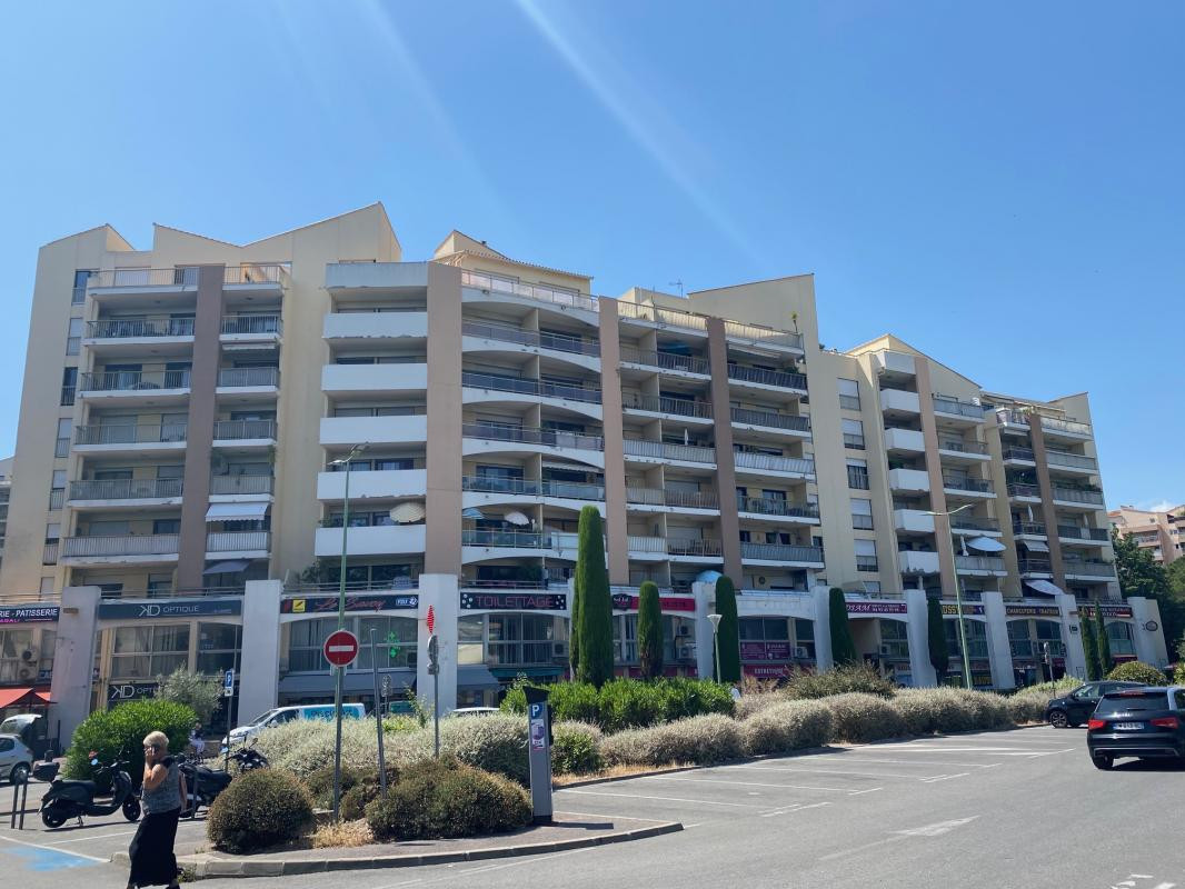 SANS FRAIS - Local pro 79m² - Général de Gaulle / Mimosas
