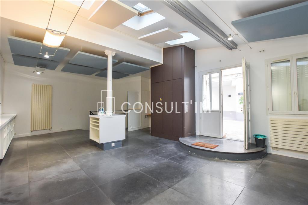 Bureaux à louer en duplex donnant sur une petite cour