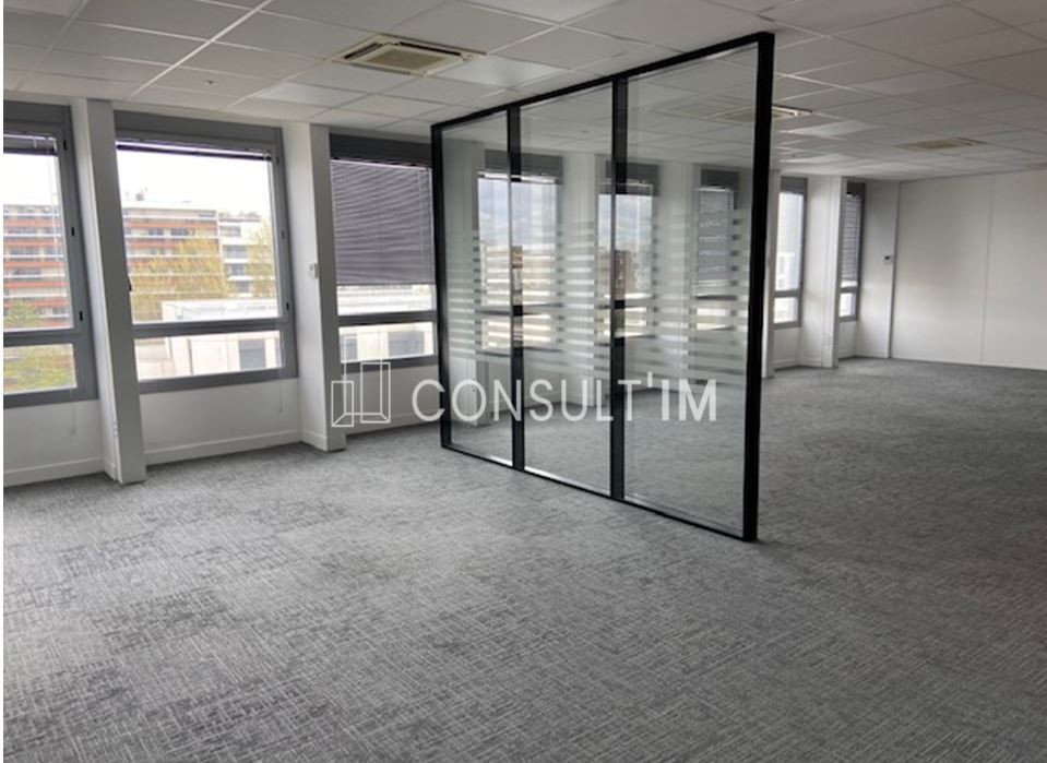 A louer, surface de bureaux de 832 m² divisibles à partir de 158 m²