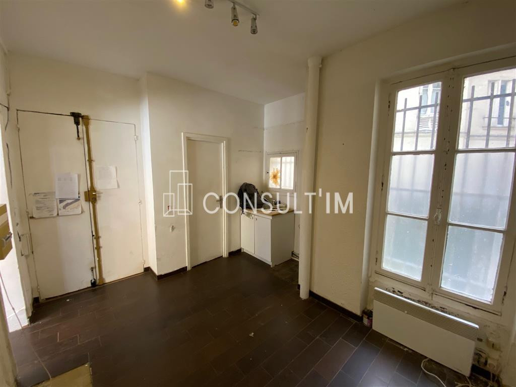 Boutique de 29m² en rdc, au cœur du 5ème arrondissement, à la sortie du métro Censier-Daubenton