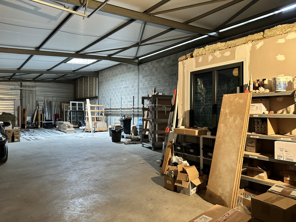 EXCLUSIVITÉ - BÂTIMENT ARTISANAL/COMMERCIAL 304 m²
