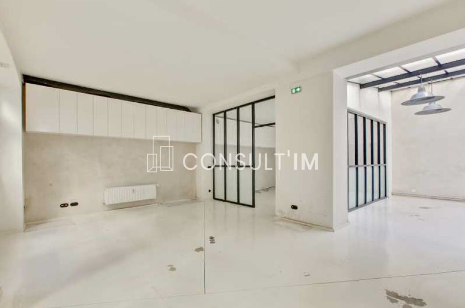 Bureaux sur cour proche Porte Maillot