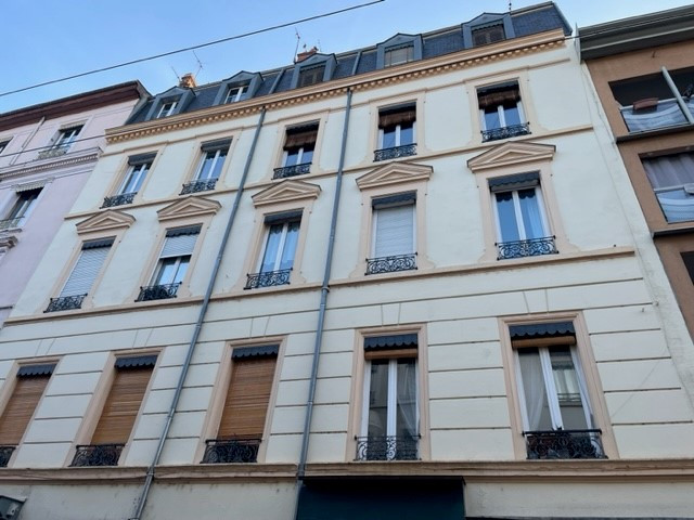 LYON 6 - MURS COMMERCIAUX