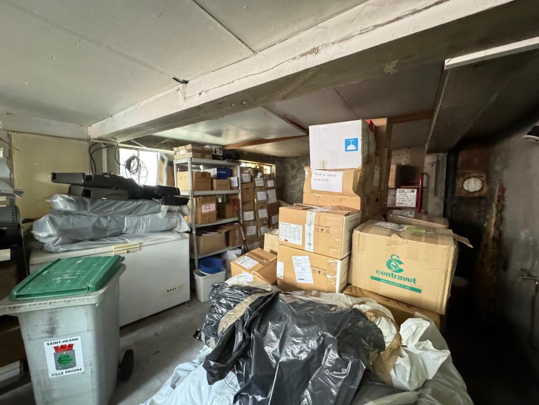 Local d'activité 80m2 avec réserve à vendre centre bourg  de Saint-Héand