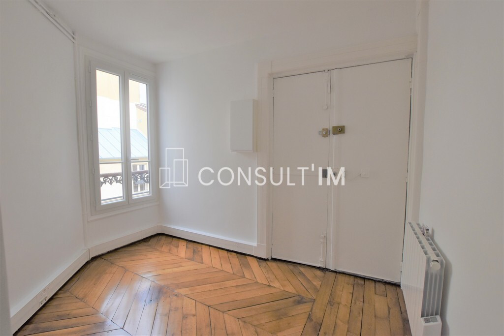 A louer bureaux avec parquet, moulures, cheminées