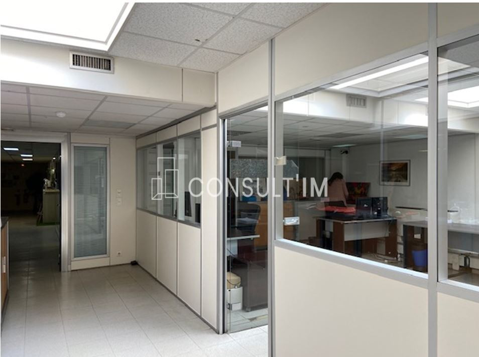 Bureaux  à vendre à St Cloud , prix très attractif