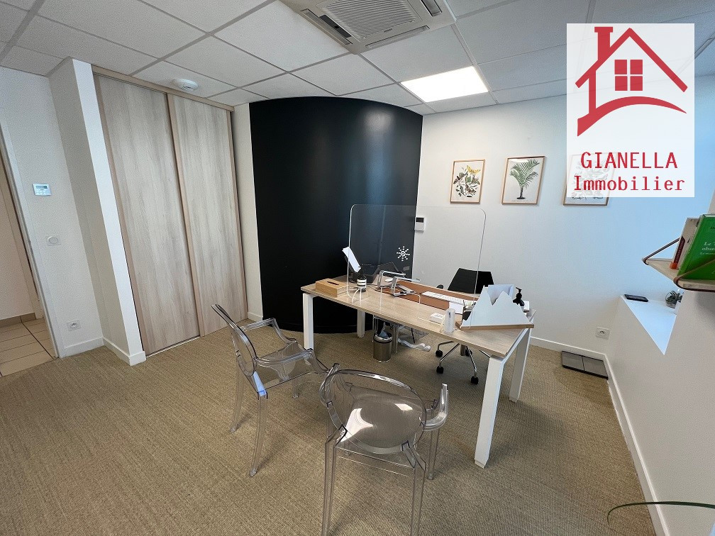 Local d'activité 97m2 avec 3 bureaux idéal profession indépendante