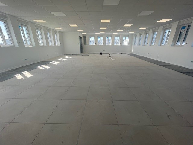 Local d'activité Saint Priest 540 m2