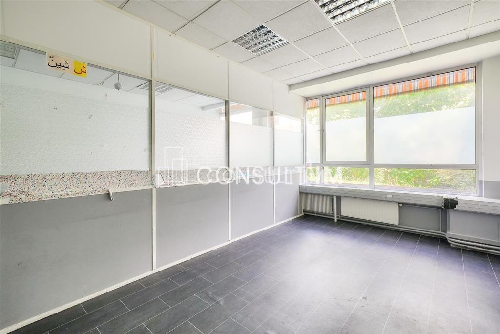 En exclusivité, à vendre, des locaux de 433 m² carrez + parkings