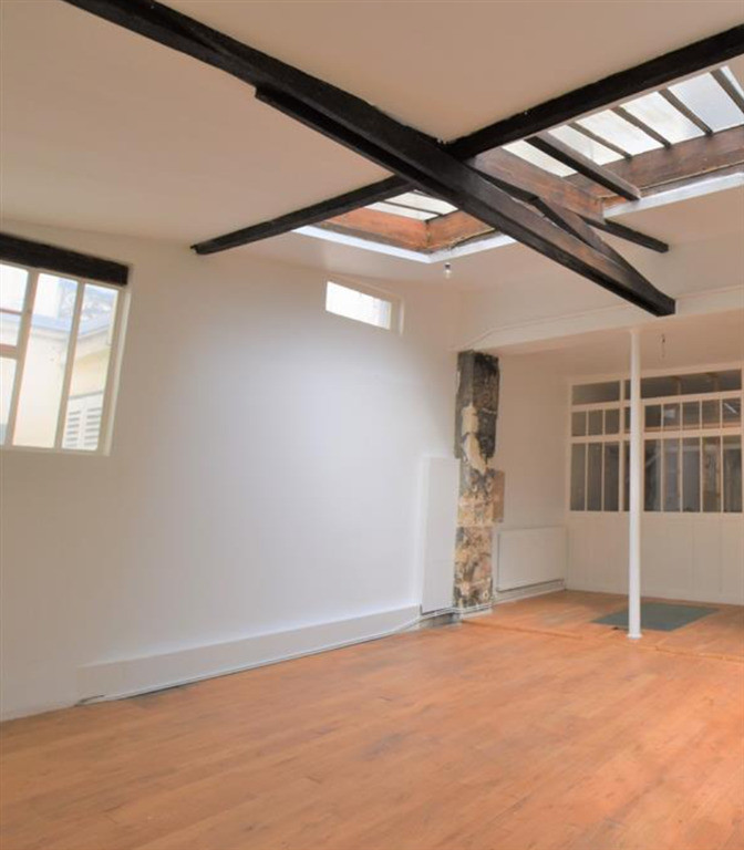 Surface type atelier - duplex sur cour