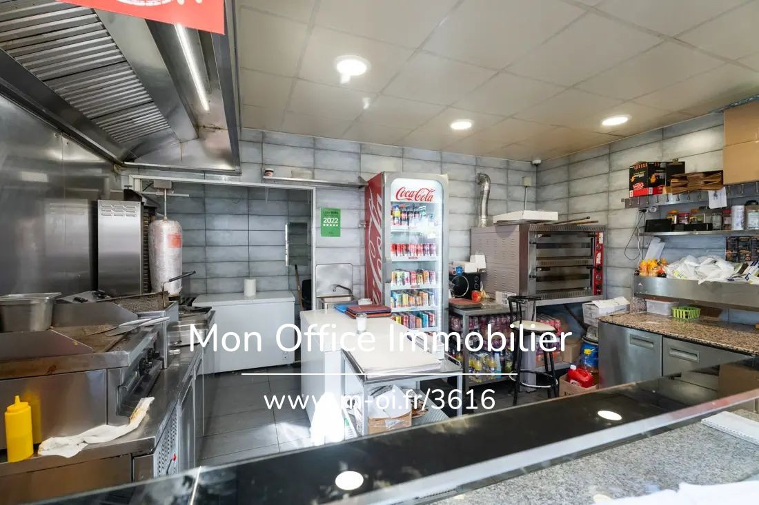 Référence : 3616-NAM - Murs Commerciaux loué avenue Gaston Berger