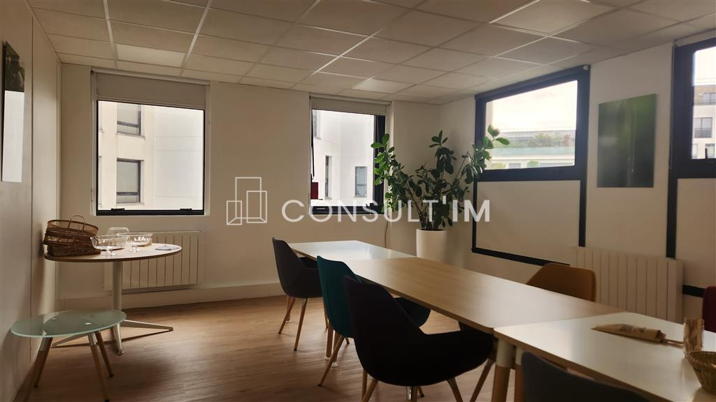 Plateau de bureaux à louer en excellent état