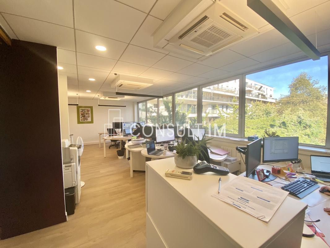 Bureaux Lumineux avec balcon vue sur La Défense