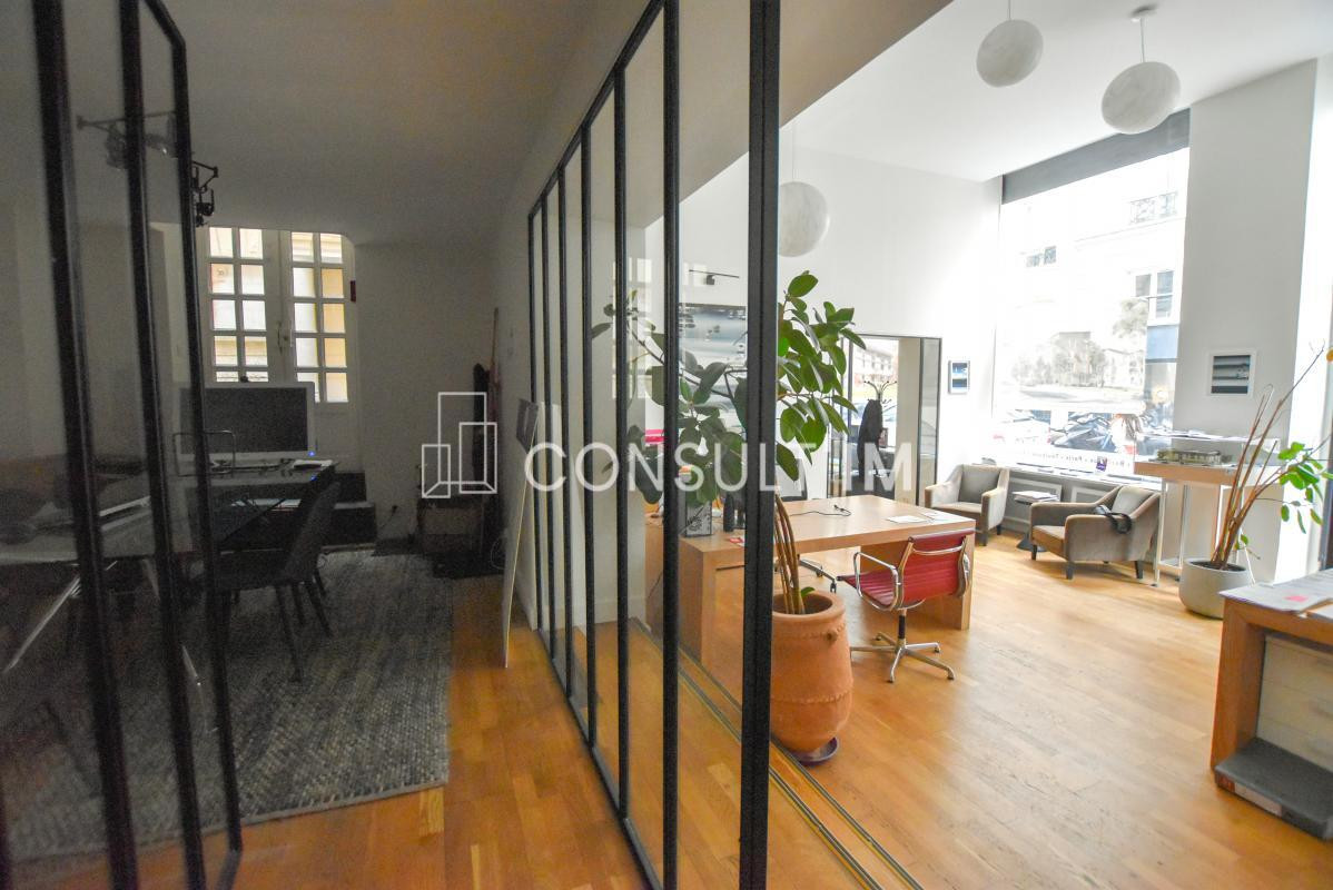 Bureaux à louer avec un très beau linéaire de vitrine