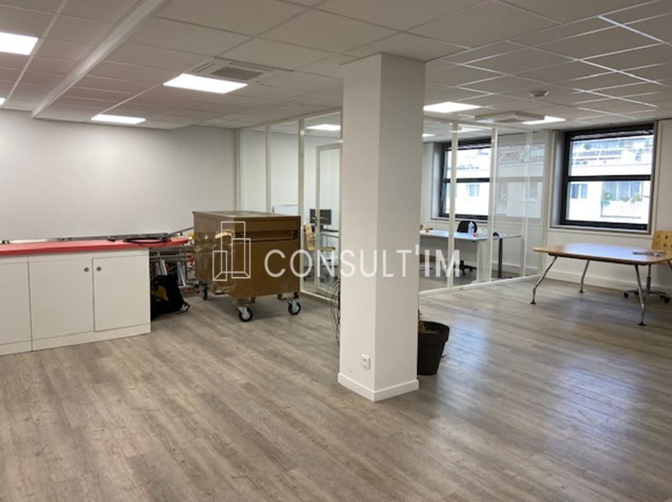 Surface de bureaux  de 200 m² à vendre dans un immeuble de bon standing