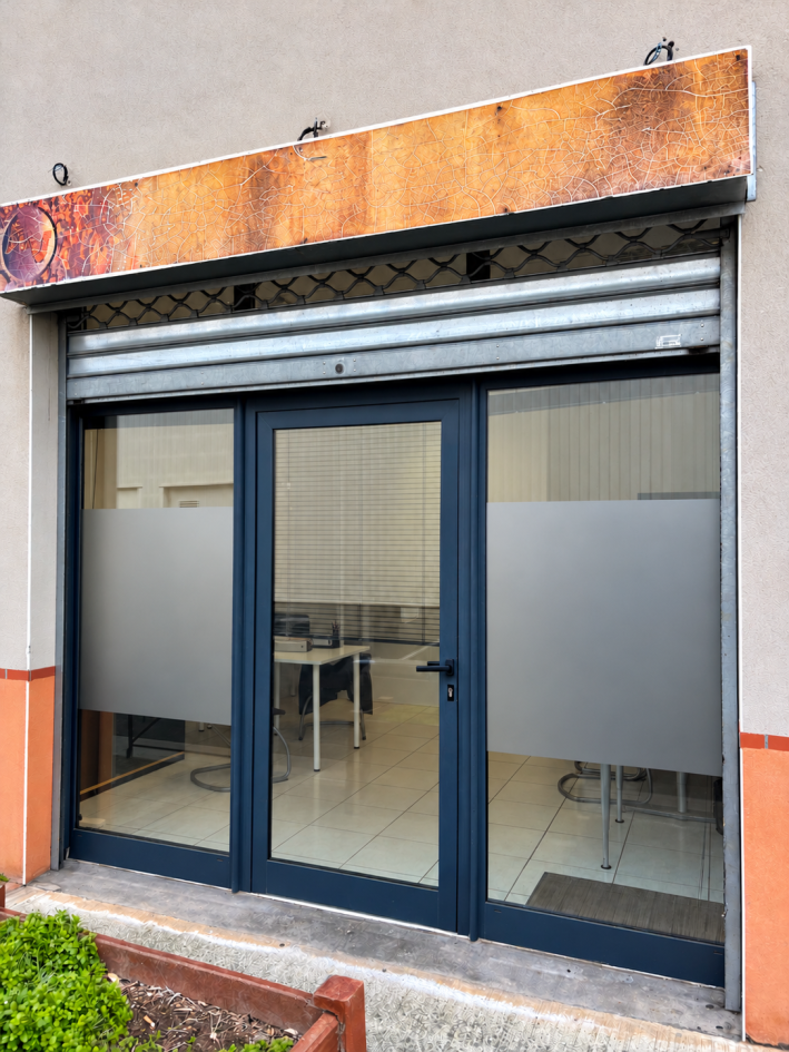 Local divisé en deux, loué idéal investisseur