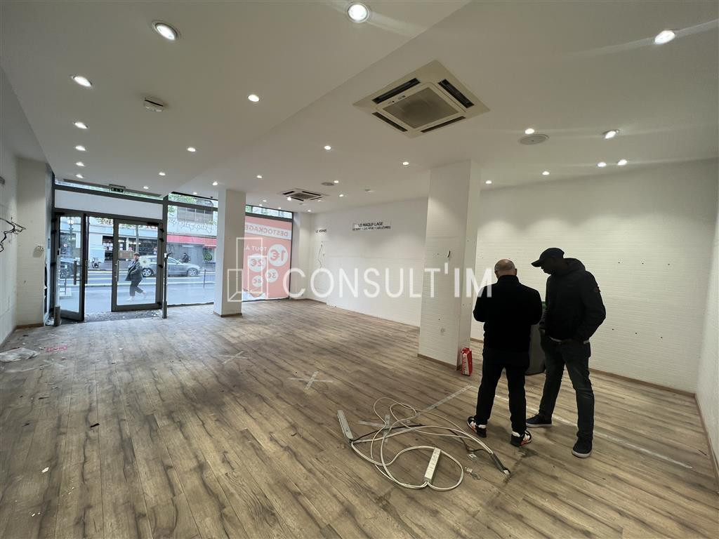 Boutique en location pure EMPLACEMENT PRIME - entre KFC et McDonald avec possibilité d'extraction